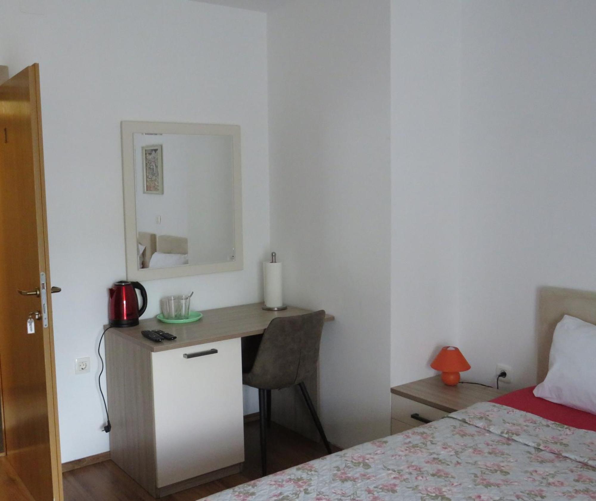 Holidays 1 Apartment Split